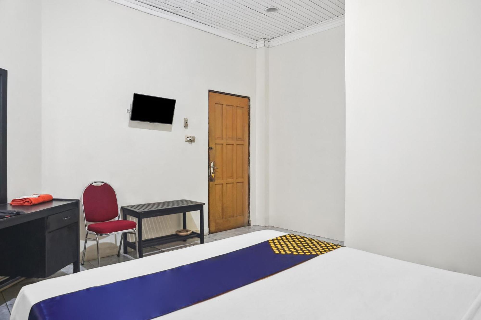 Spot On 92890 Losmen Bahalap Syariah Marabahannearsiring Marabahan Ulek Barito Hotel 2*